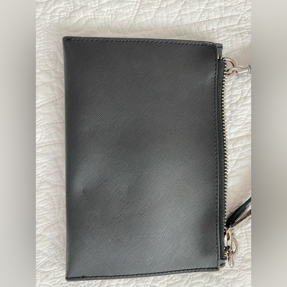 Guess brand clutch. Black clutch. Perfect conditions - Picture 3 of 3